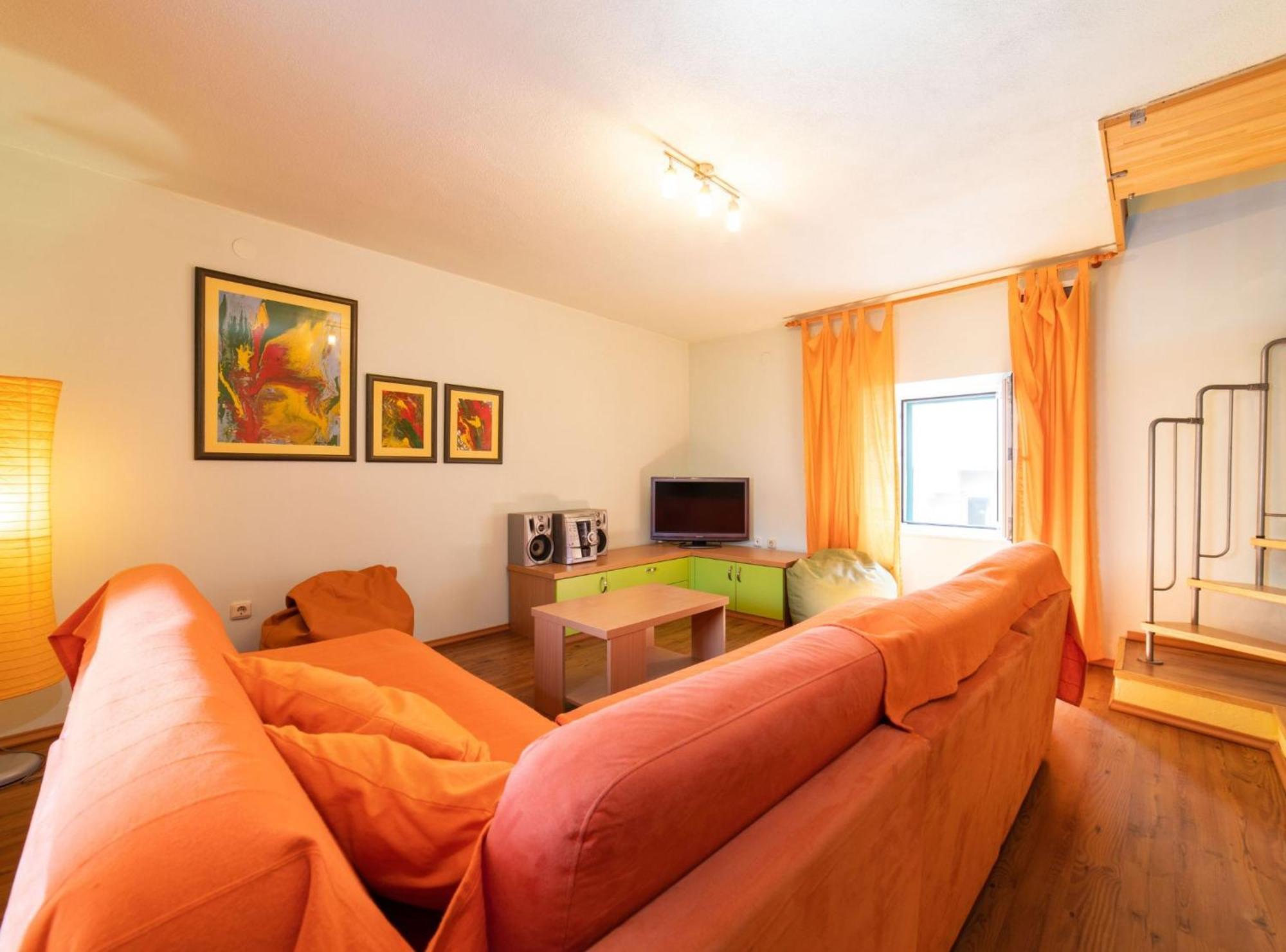 Seafront Villa With Furnished Sun Terrace, Close To The Beach Каштела Экстерьер фото