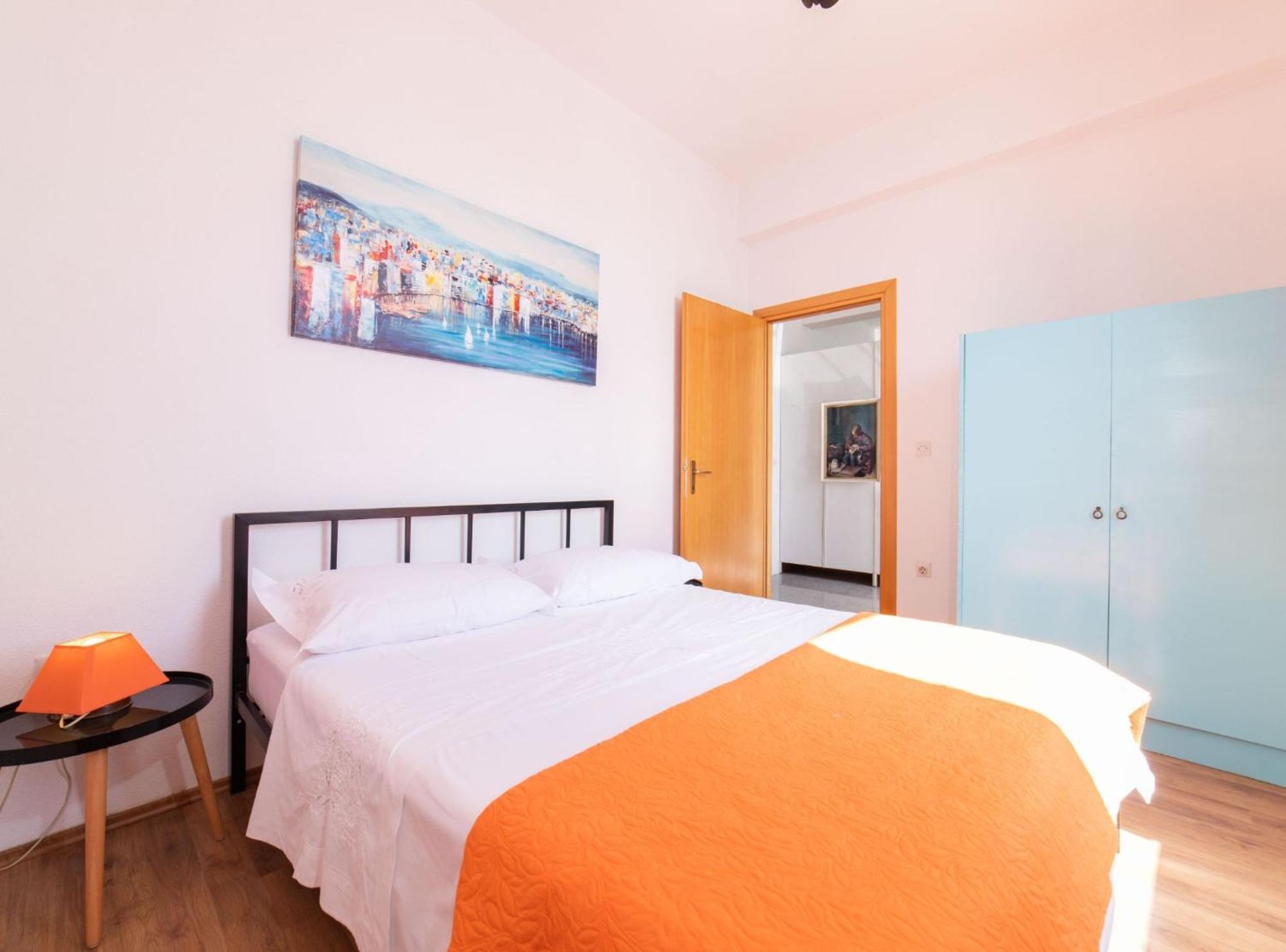 Seafront Villa With Furnished Sun Terrace, Close To The Beach Каштела Экстерьер фото